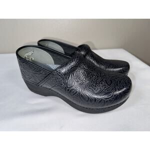NWOT Dansko XP 2.0 Black Floral Tooled Leather Clogs Womens Sz EU 40 US 9.5 - 10